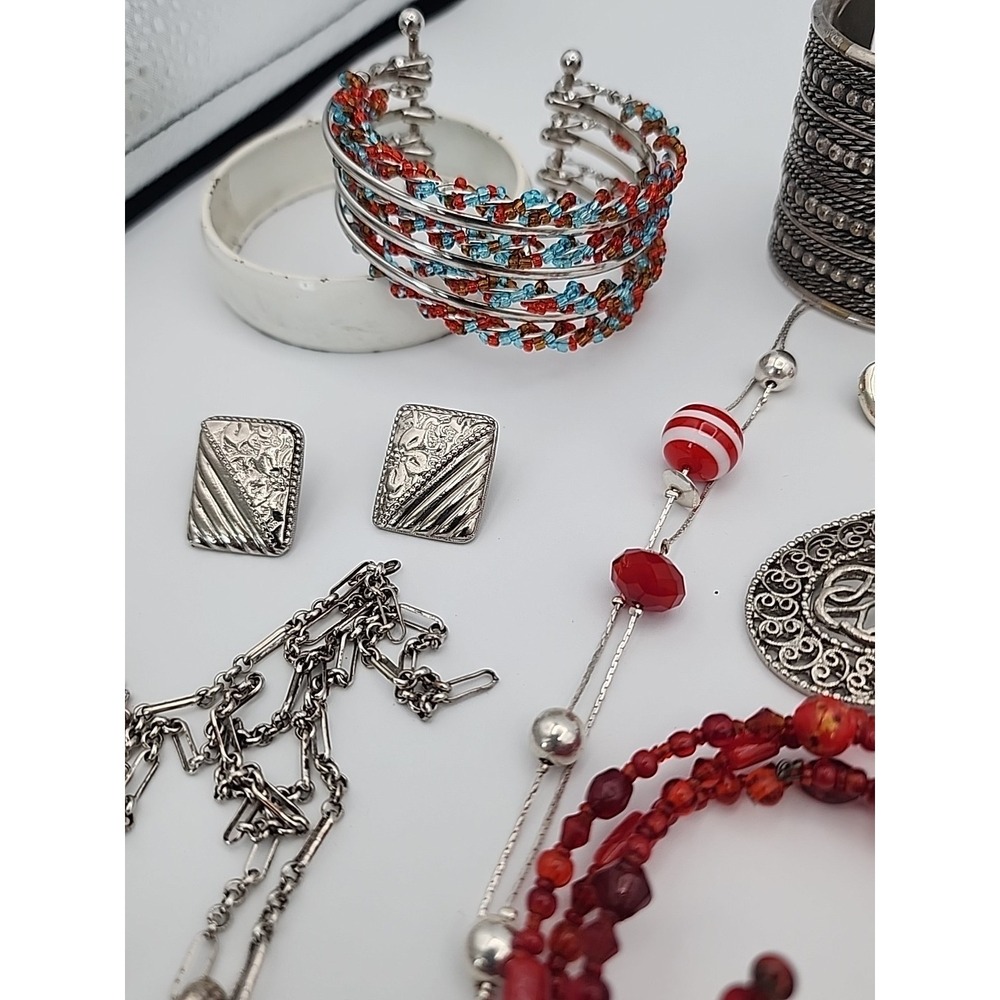 Vintage to Modern Costume Fashon Jewelry Lot Mixed Ethnic Beads 80s Charm Wear - Picture 15 of 16